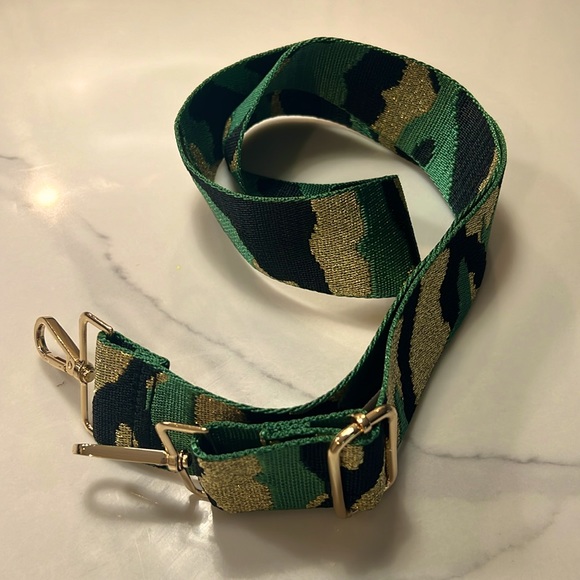 Camo adjustable strap for any bag. I extends to 45 inches - Picture 1 of 5